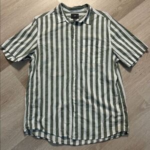 H&M Men’s Vertical Striped Short Sleeve Button Down Shirt